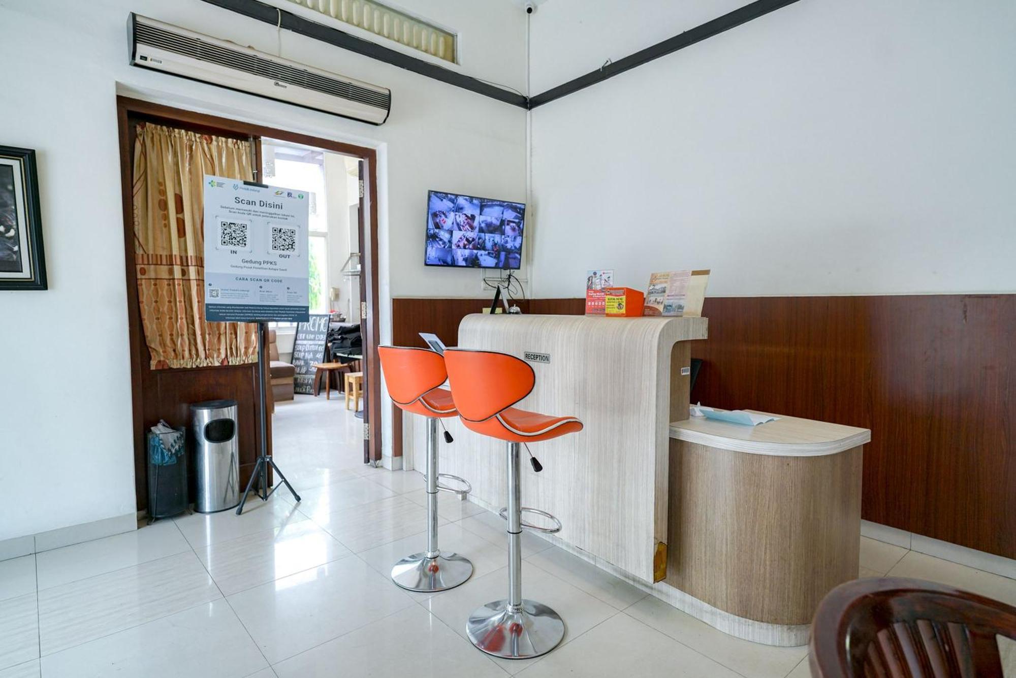 Reddoorz @ Avros Guest House Medan Exterior photo