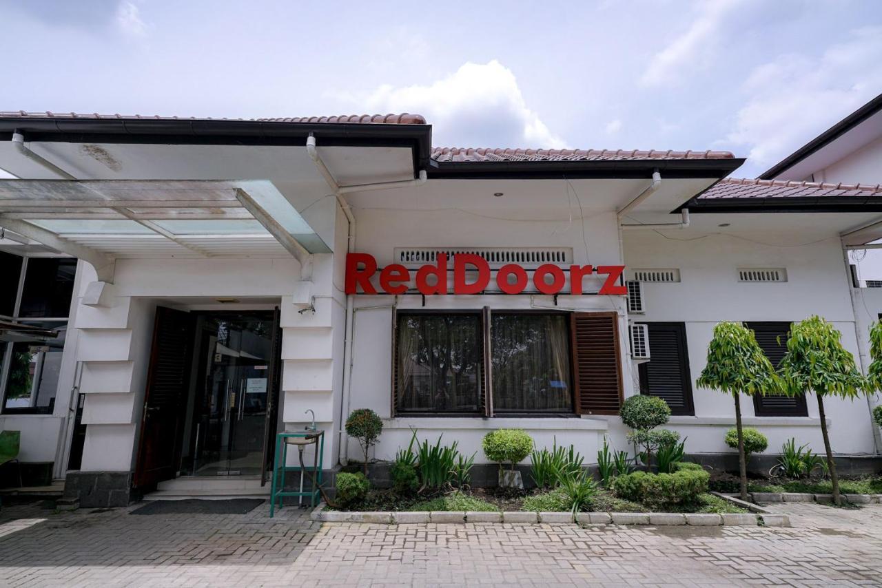 Reddoorz @ Avros Guest House Medan Exterior photo
