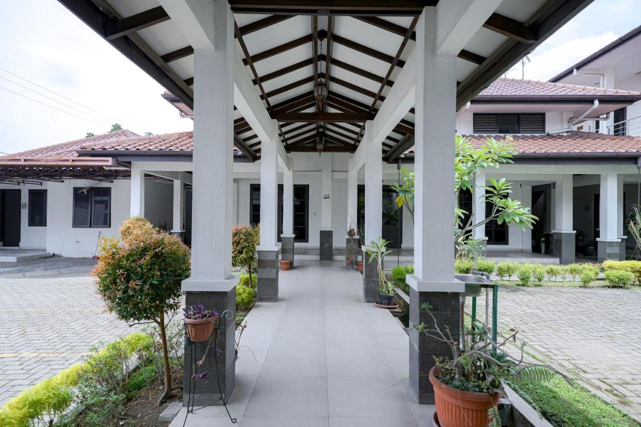 Reddoorz @ Avros Guest House Medan Exterior photo
