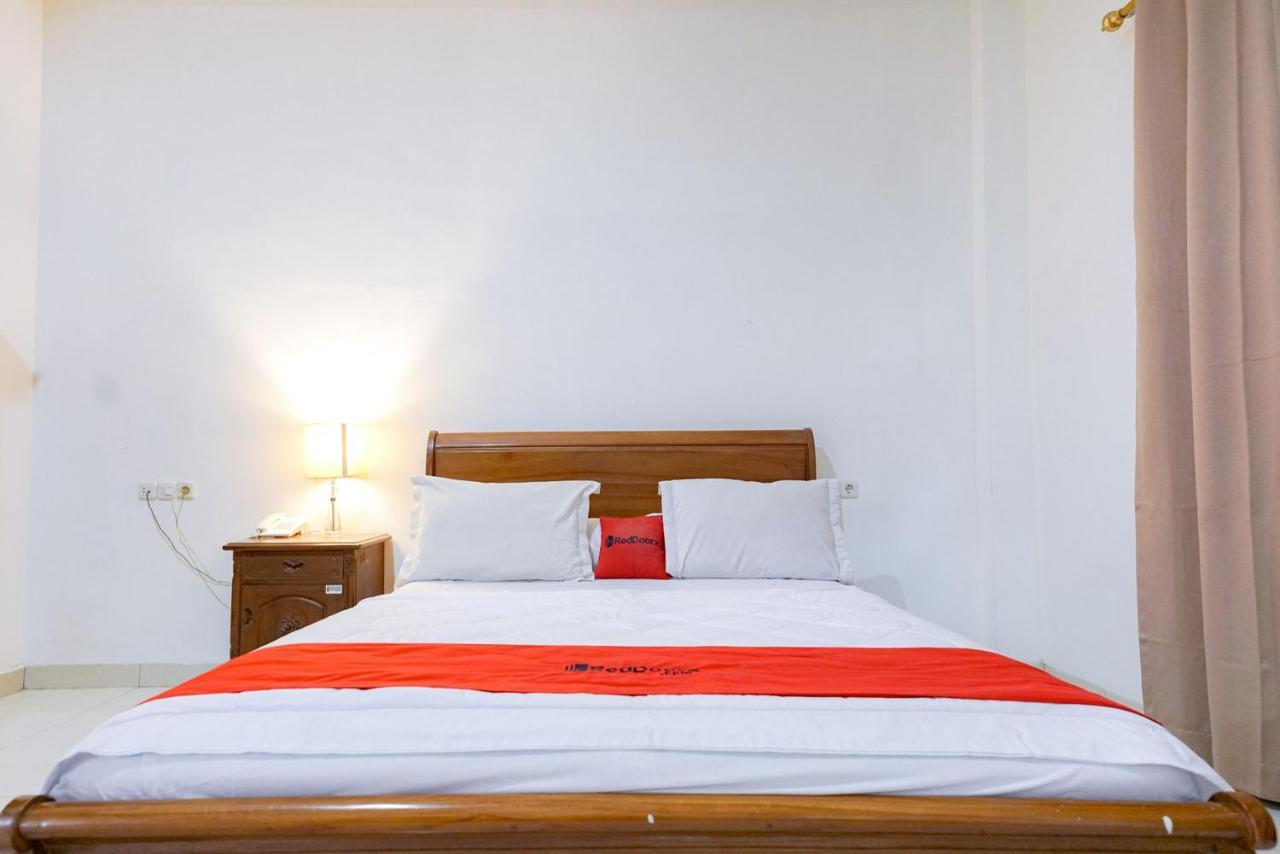 Reddoorz @ Avros Guest House Medan Exterior photo