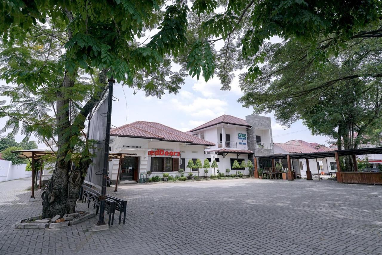 Reddoorz @ Avros Guest House Medan Exterior photo