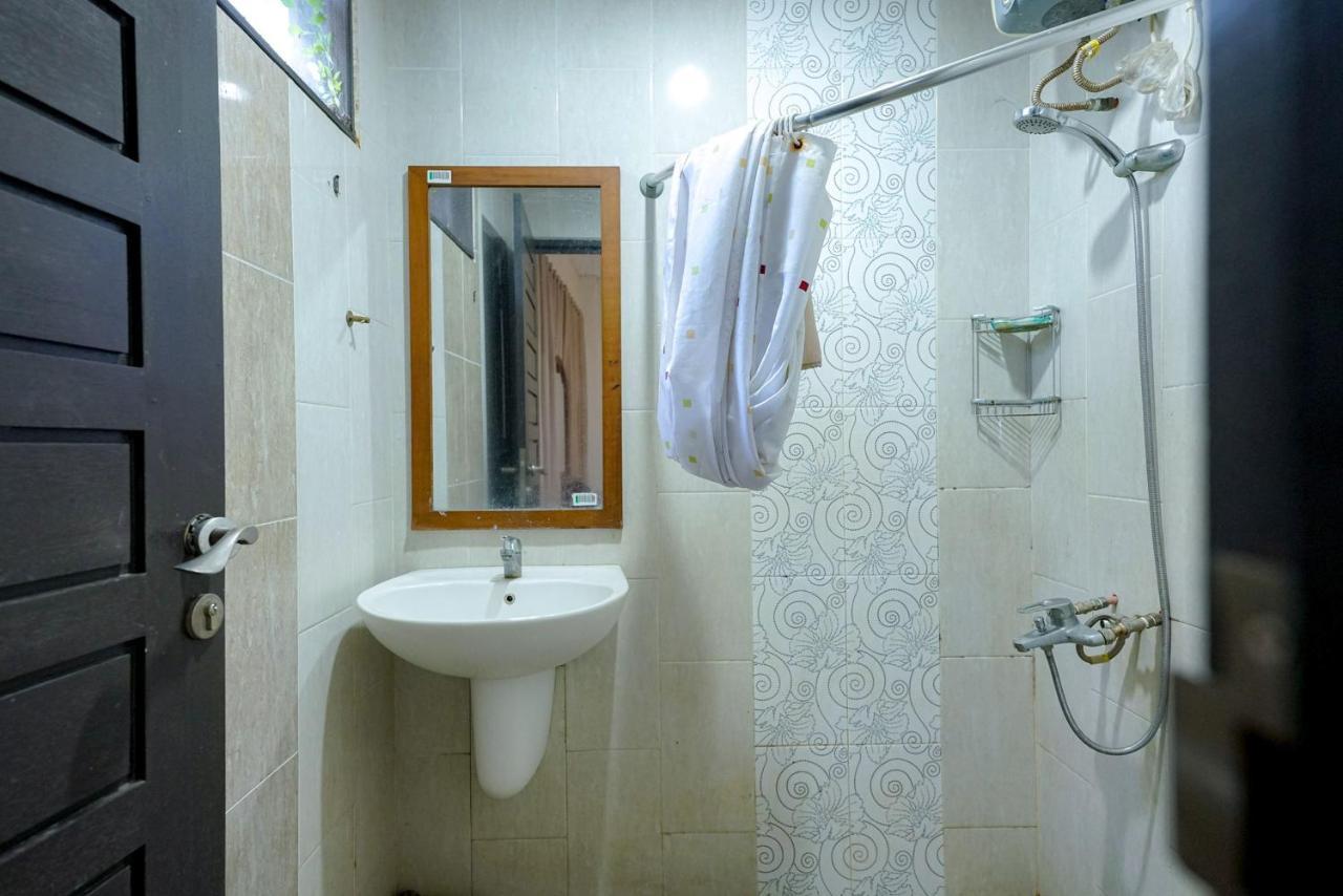 Reddoorz @ Avros Guest House Medan Exterior photo