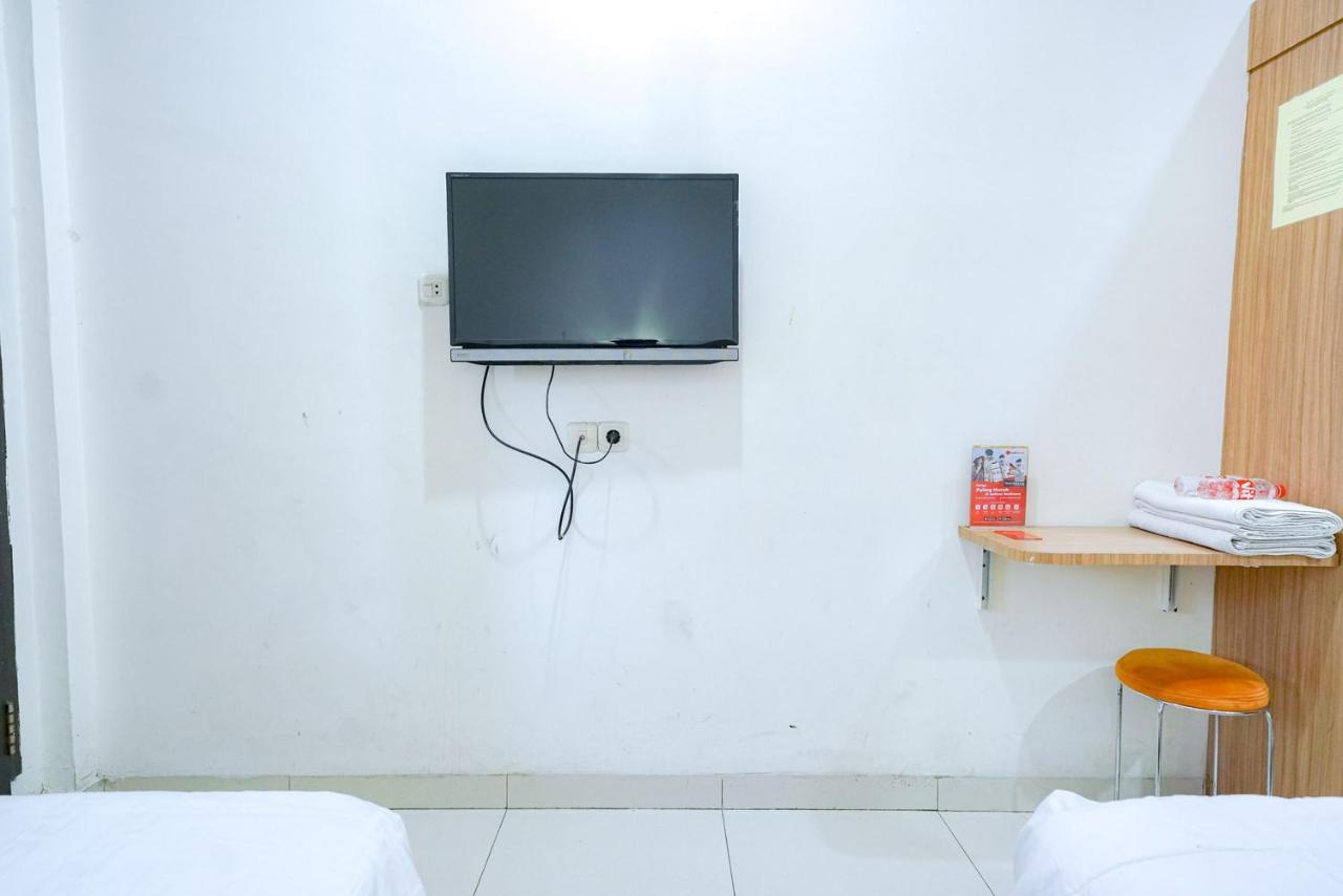 Reddoorz @ Avros Guest House Medan Exterior photo