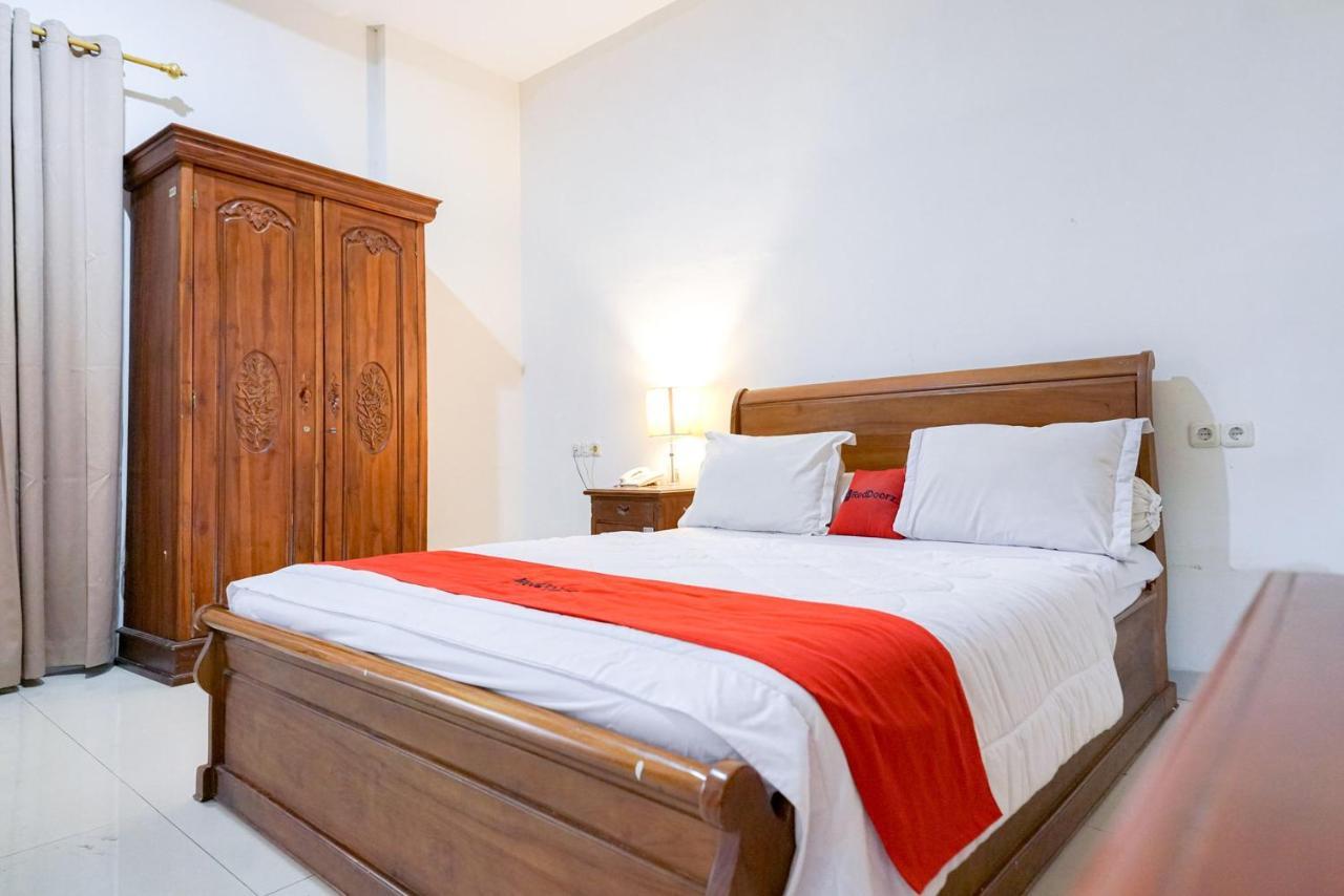 Reddoorz @ Avros Guest House Medan Exterior photo